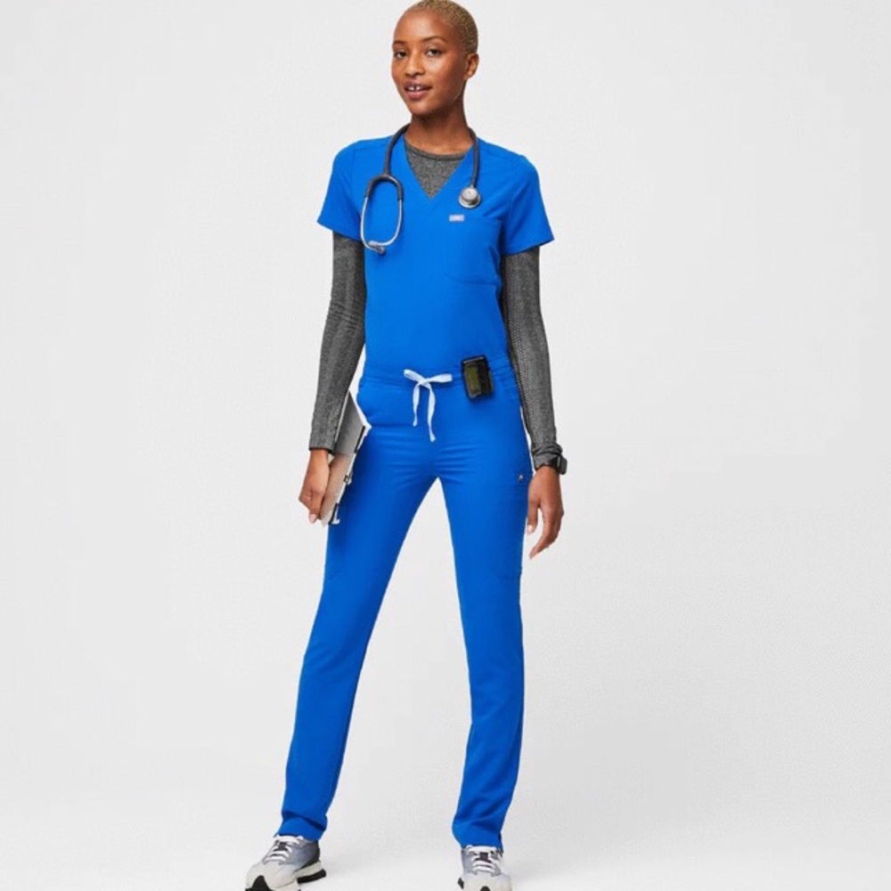 Figs Scrub Set Casma Three Pocket Scrub Top Yola Skinny Scrub Pant, Small and ST